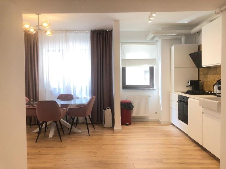 Apartament cu 3 camere decomandat, mobilat în Drumul Taberei