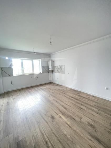 Apartament cu 3 camere semidecomandat în Florești