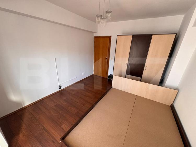 Apartament cu 3 camere decomandat, mobilat în Ultracentral