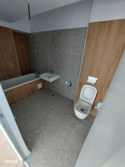 Apartament cu 3 camere semidecomandat în 13 Septembrie