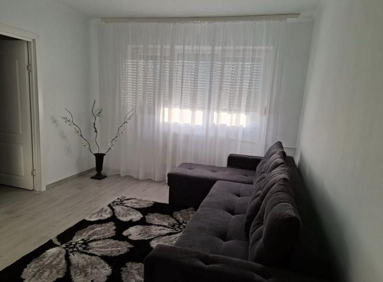 Vand apartament cu doua camere , zona Velenta - 5