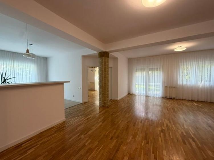 Casă individuală cu 7 camere cu Piscina în Iancu Nicolae