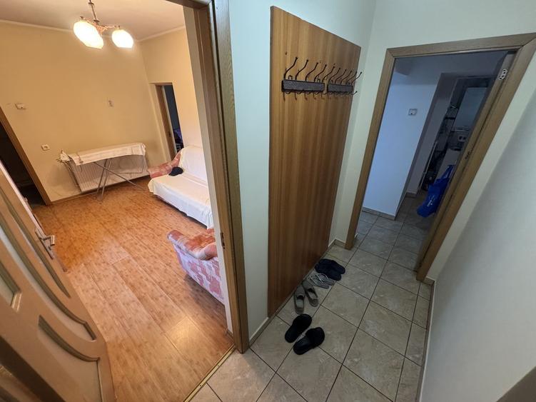 Apartament cu 2 camere semidecomandat, mobilat în Central