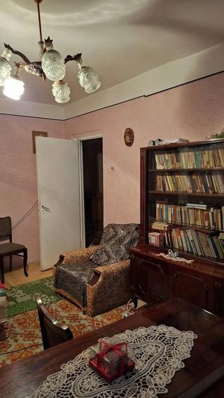 Apartament cu 3 camere decomandat în Pajura