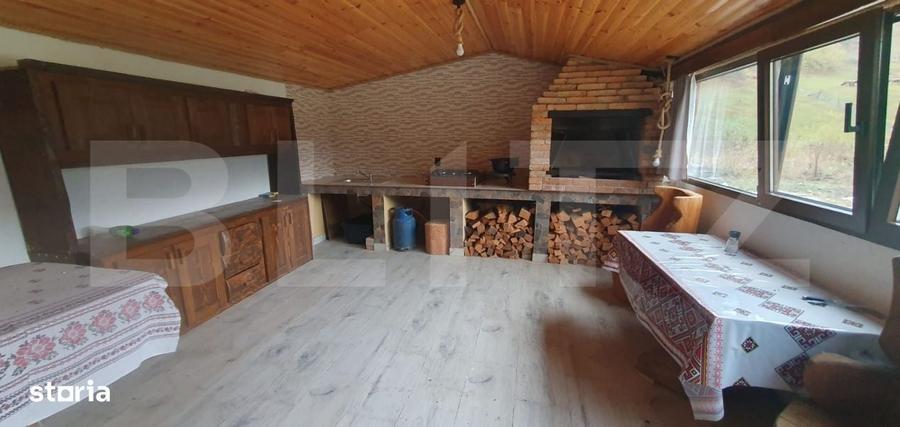 Casă cu 4 camere în Tuțulești
