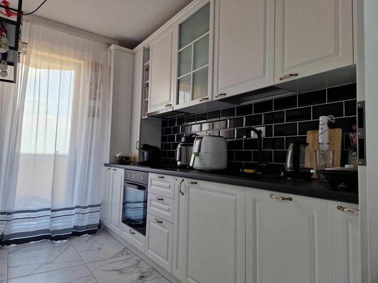Apartament cu 3 camere decomandat în Central