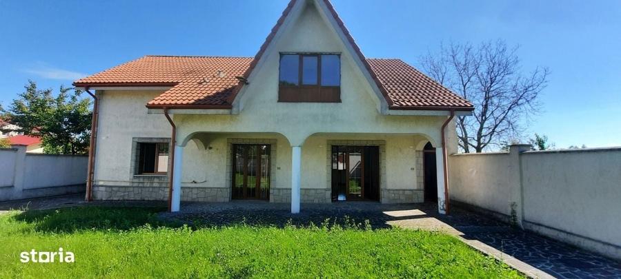 Casă cu 4 camere în Dancu