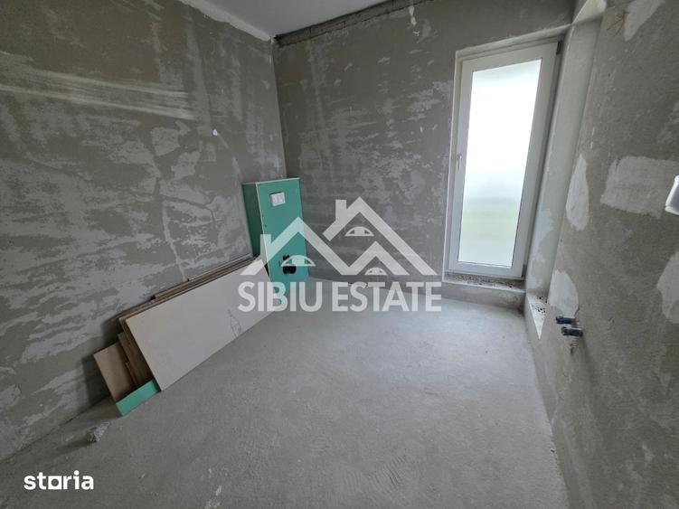 Casă cu 5 camere cu Teren 486 Mp în Cristian