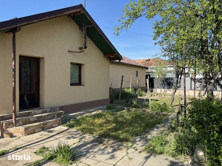 Casă cu 4 camere cu Teren 1600 Mp în Ulmeni