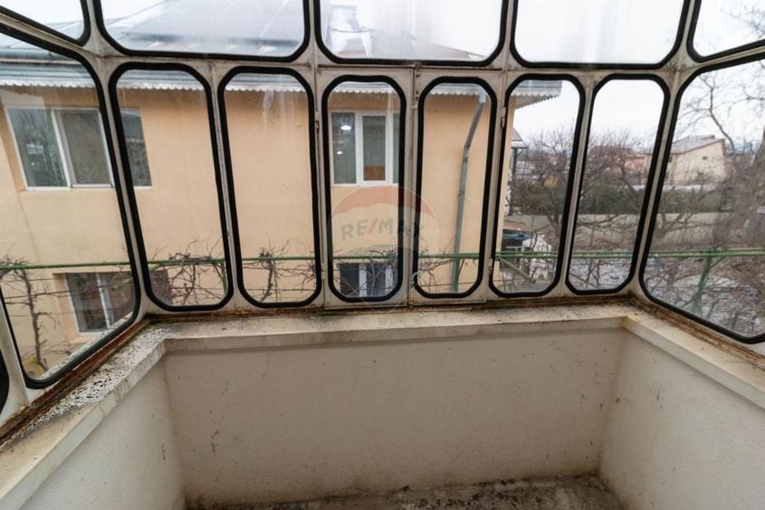 Casă individuală cu 7 camere cu Teren 583 Mp în Central