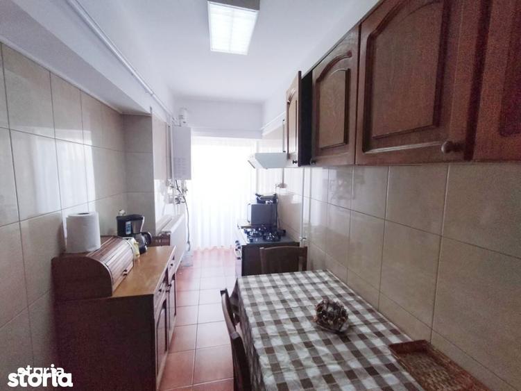 Apartament cu 3 camere decomandat în 1 Mai