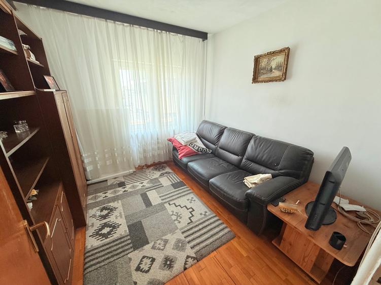 Apartament cu 4 camere decomandat în Pantelimon