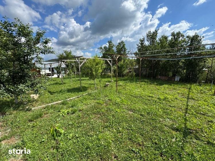 Casă cu 5 camere cu Teren 1400 Mp în Bonț