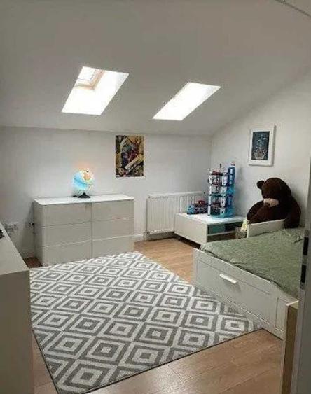 Apartament cu 4 camere decomandat în Florești