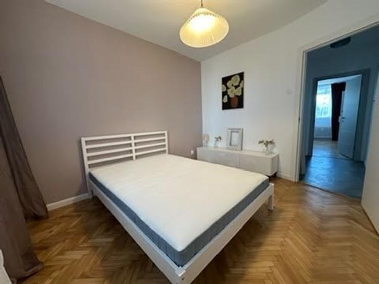 Apartament cu 3 camere semidecomandat, mobilat în Barbu Văcărescu
