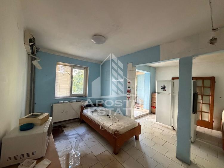 Apartament cu 3 camere semidecomandat în Dacia