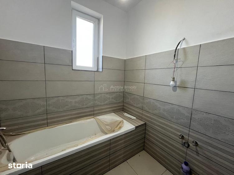 Casă cu 4 camere cu Teren 743 Mp în Știuca