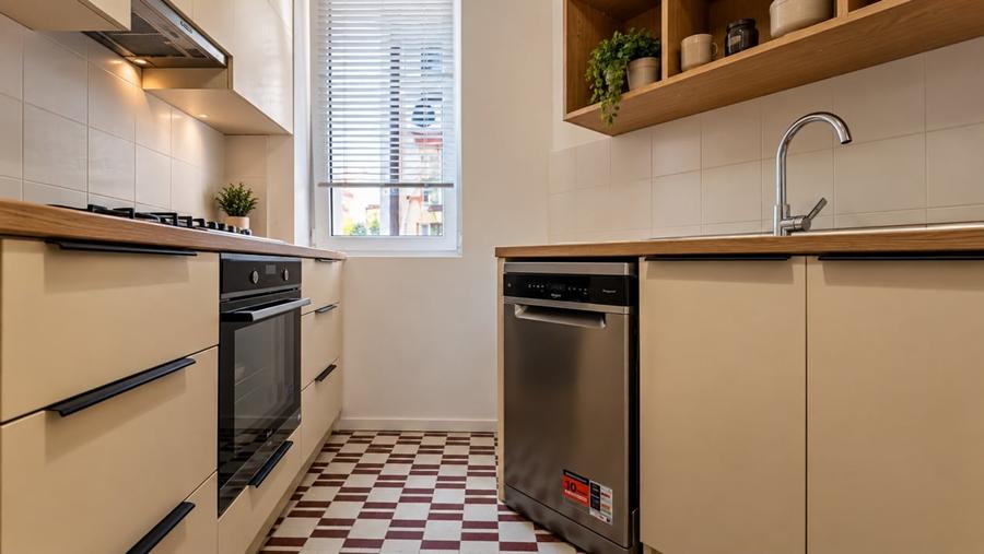 Apartament cu 4 camere decomandat în Polonă