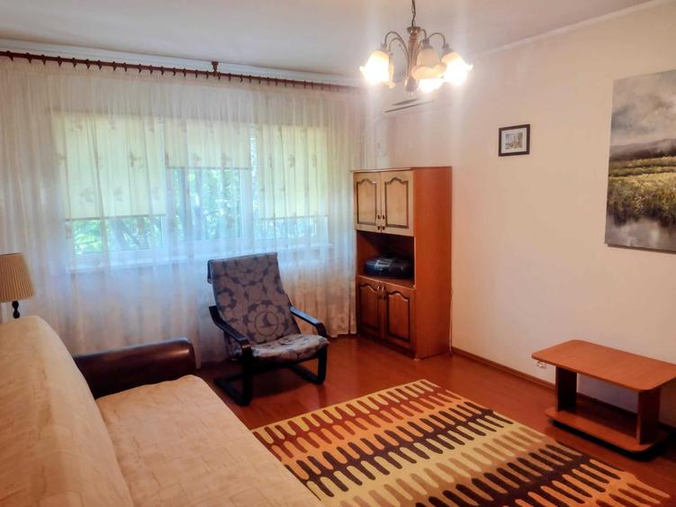 Apartament cu 3 camere decomandat în Giurgiului