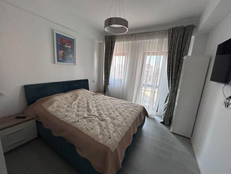 Apartament cu 3 camere semidecomandat, mobilat în Calea Severinului