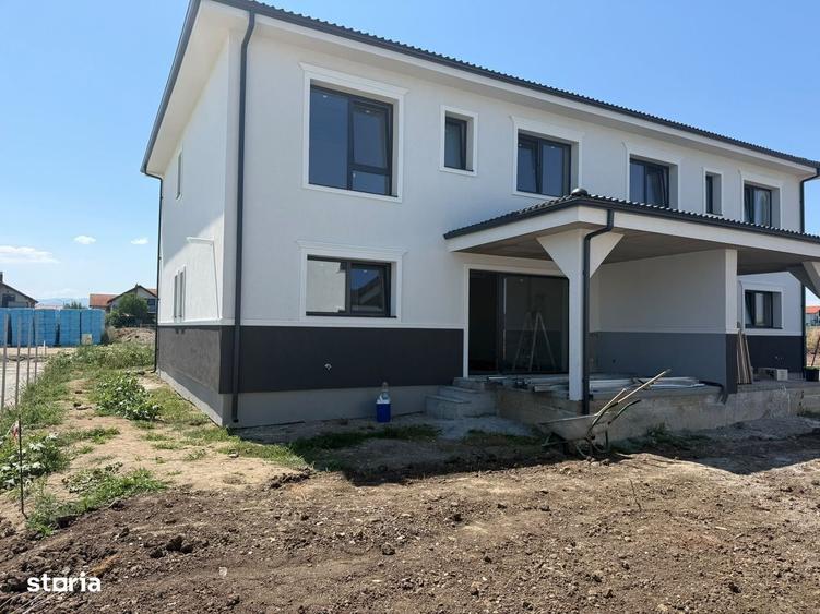 Casă cu 4 camere în Șura Mică