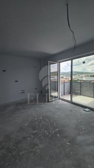 Apartament cu 2 camere semidecomandat în Mărăști