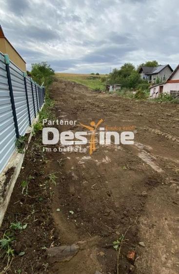 Teren de 1200 mp, în Valea Lungă