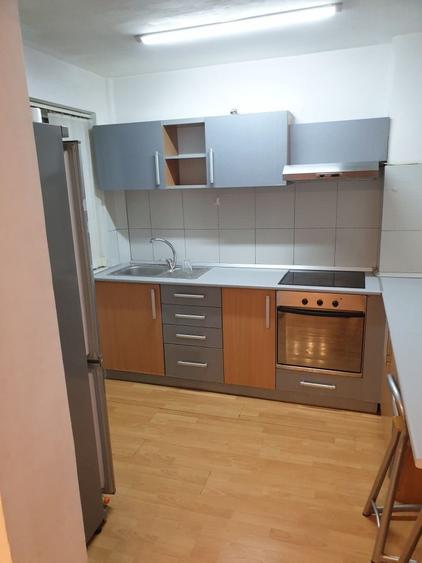 Apartament cu 4 camere decomandat în Exterior Vest