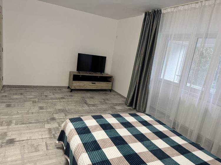 Garsonieră decomandată în Central