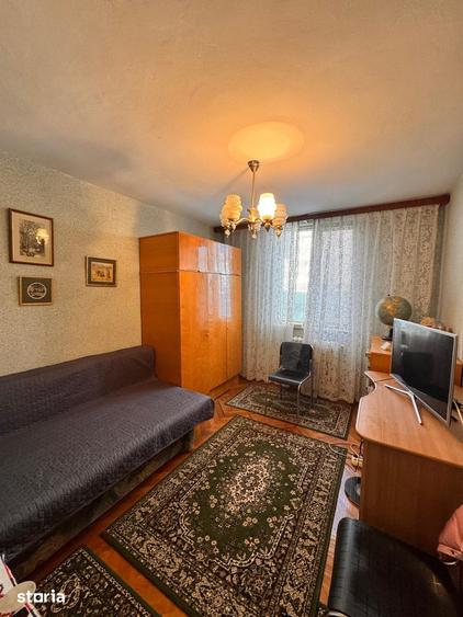 Apartament cu 4 camere decomandat în Exterior Vest