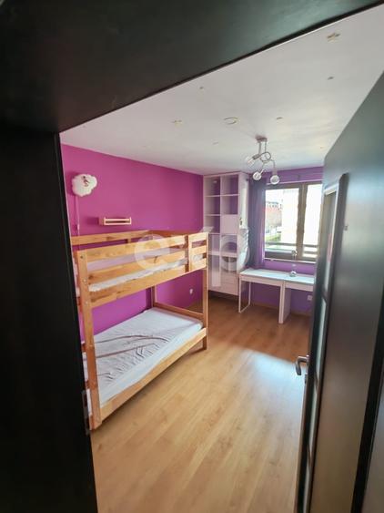 Apartament cu 3 camere decomandat, mobilat în Tractorul