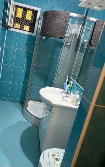Apartament cu 3 camere semidecomandat, mobilat în Alexandru Obregia