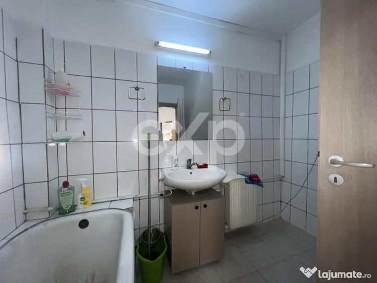 Casă cu 6 camere cu Teren 306 Mp în Central
