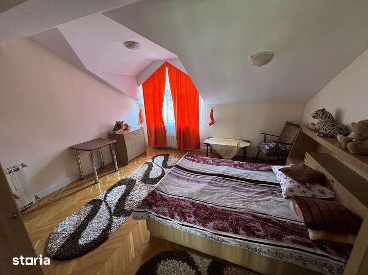 Casă cu 5 camere cu Teren 400 Mp în Titulescu