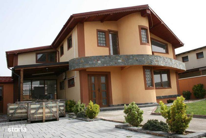 Casă cu 4 camere cu Teren 220 Mp în Central