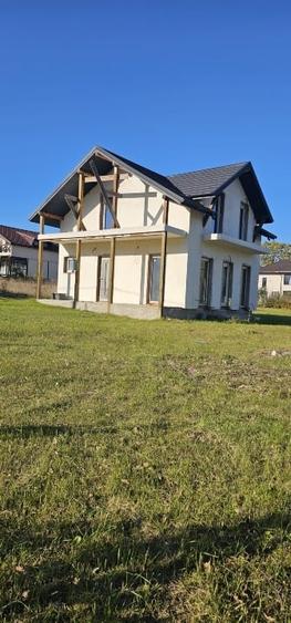 Casă individuală cu 3 camere cu Teren 1000 Mp în Dobrovăț