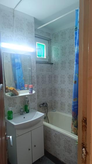 Apartament cu 3 camere semidecomandat în Bucur Obor