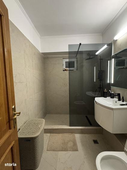Apartament cu 3 camere decomandat în Calea București