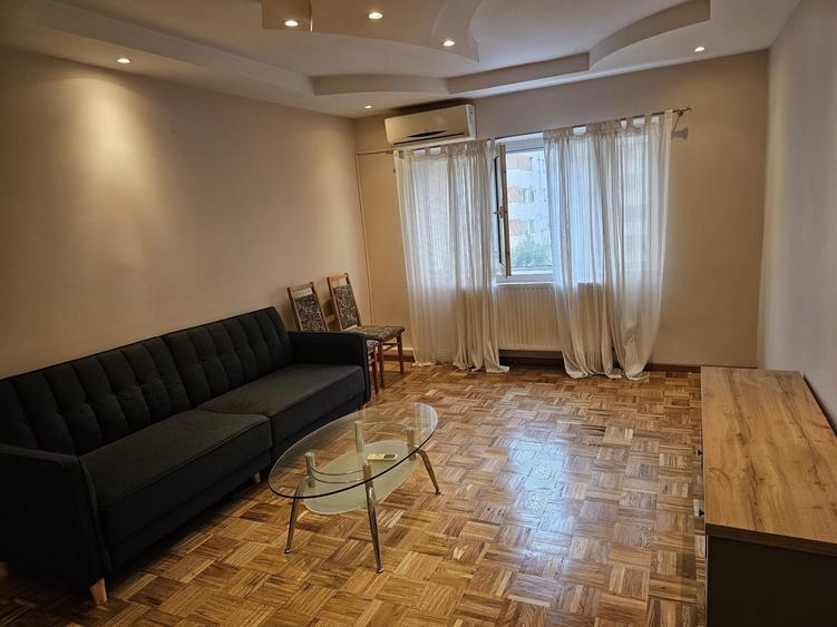 Apartament cu 3 camere decomandat în Micro 11