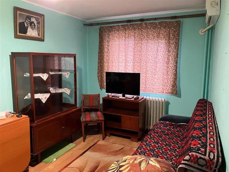 Apartament cu 2 camere semidecomandat, mobilat în Podu Roș