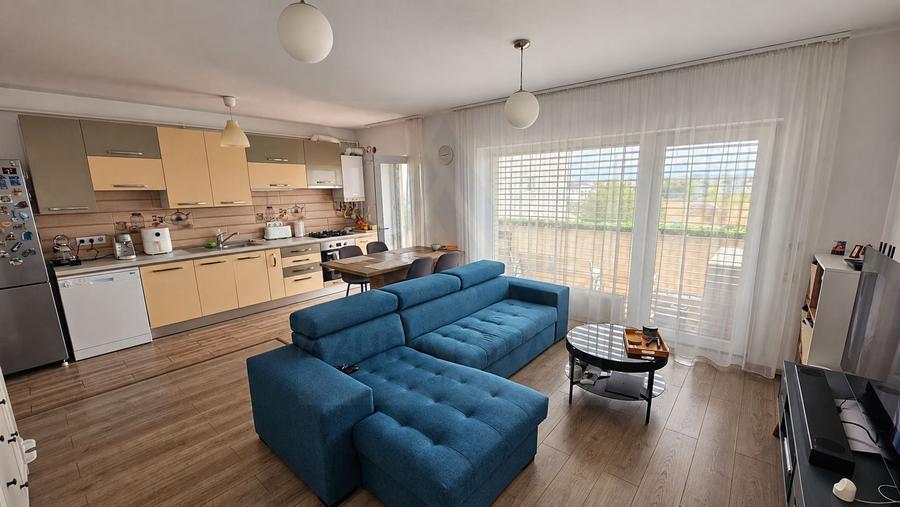Apartament cu 3 camere decomandat, mobilat în Exterior Sud
