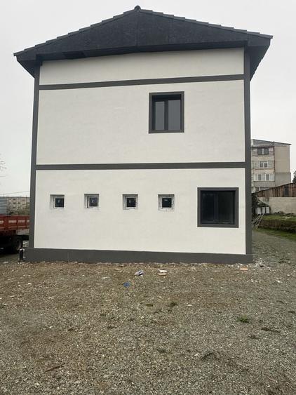 Spațiu comercial, de 10,000 mp, în Schela Cladovei