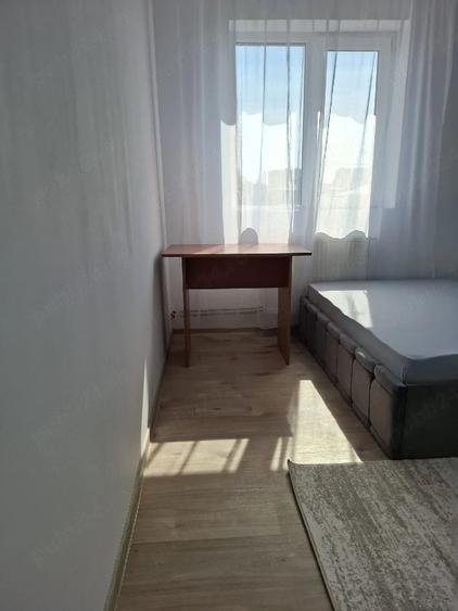 Garsonieră decomandată în Roșu