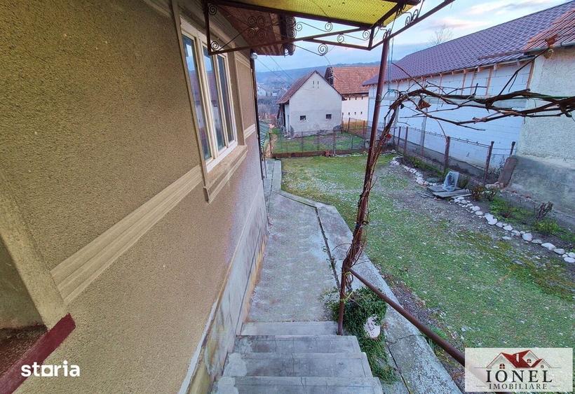 Casă cu 3 camere cu Teren 1100 Mp în Berghin