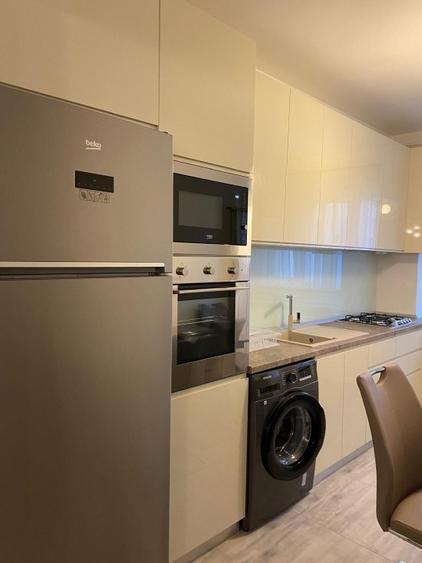 Apartament cu 3 camere semidecomandat, mobilat în 9 Mai