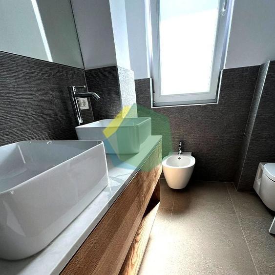Casă individuală cu 5 camere cu Canalizare în Odăile
