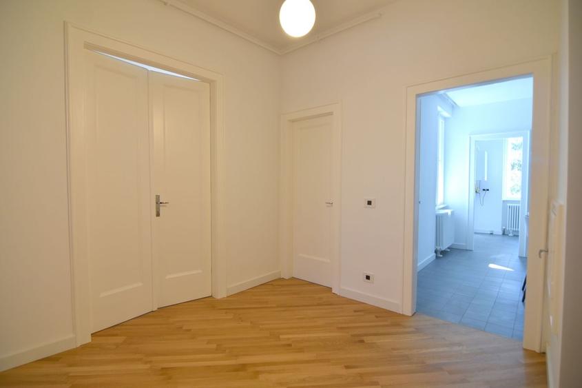 Apartament cu 3 camere circular, mobilat în Central