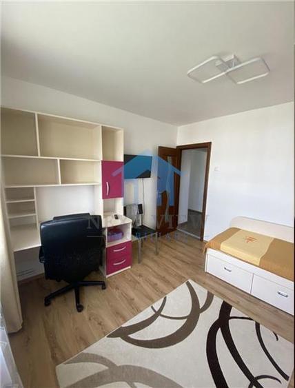 Apartament cu 3 camere decomandat în Între Lacuri