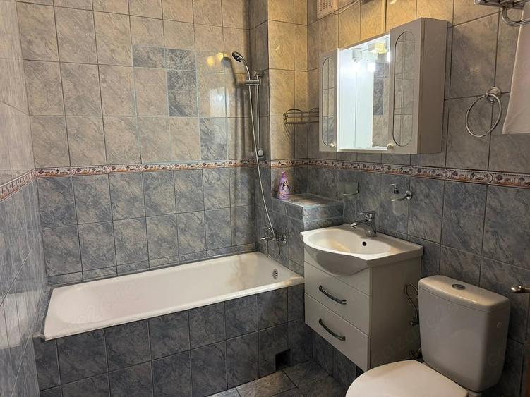 Apartament cu 2 camere nedecomandat în Universitate