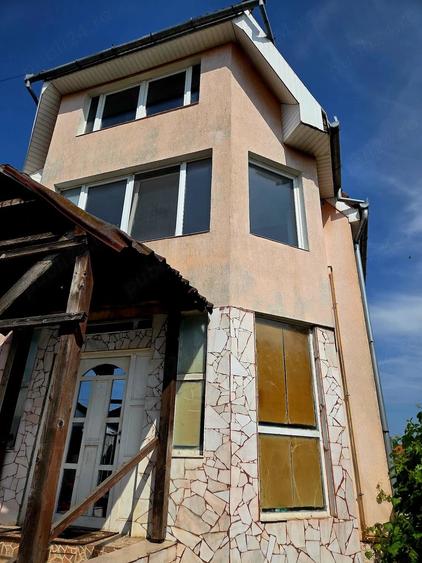 Casă cu 2 camere cu Teren 800 Mp în Central